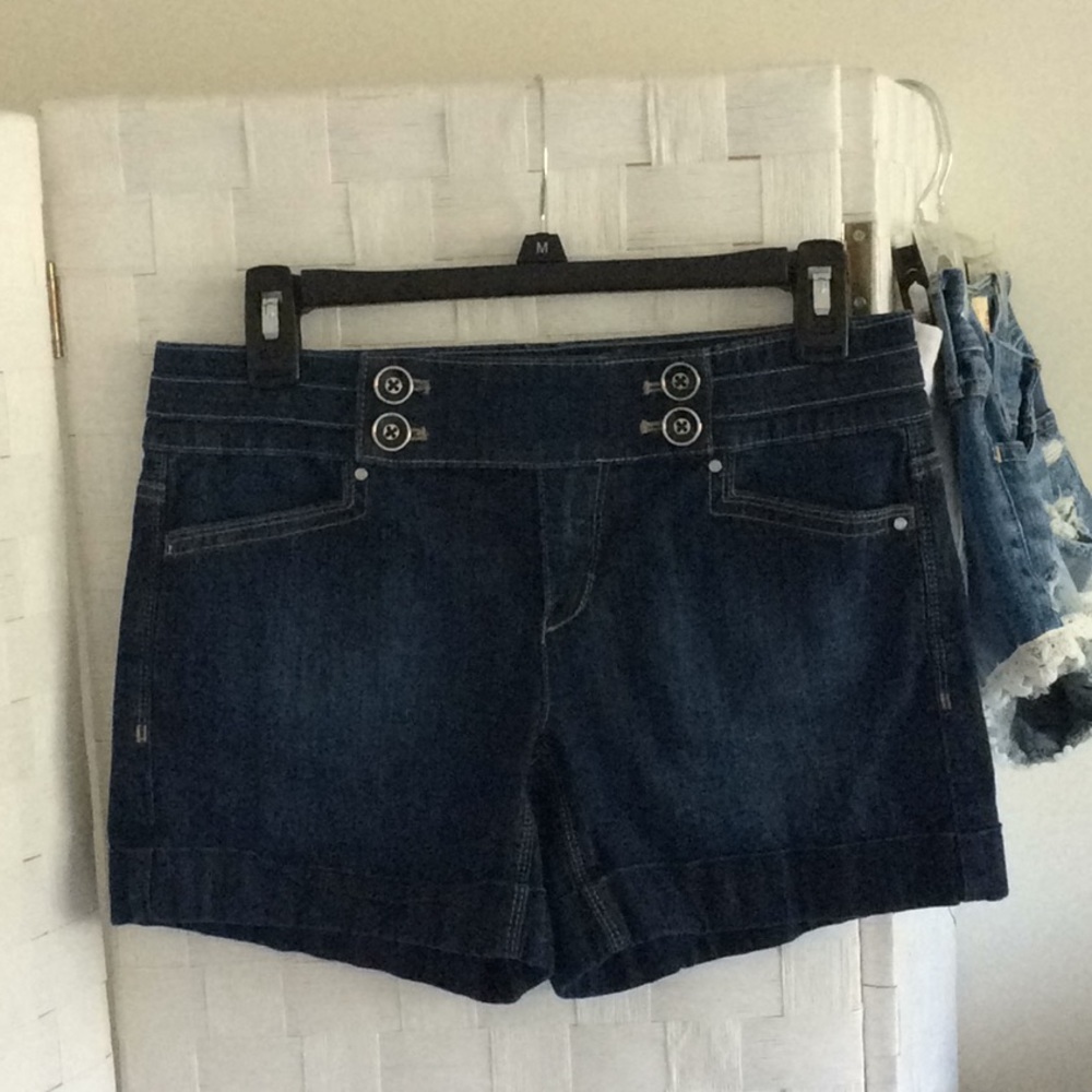 White House Black Market Blanc Sailor Shorts